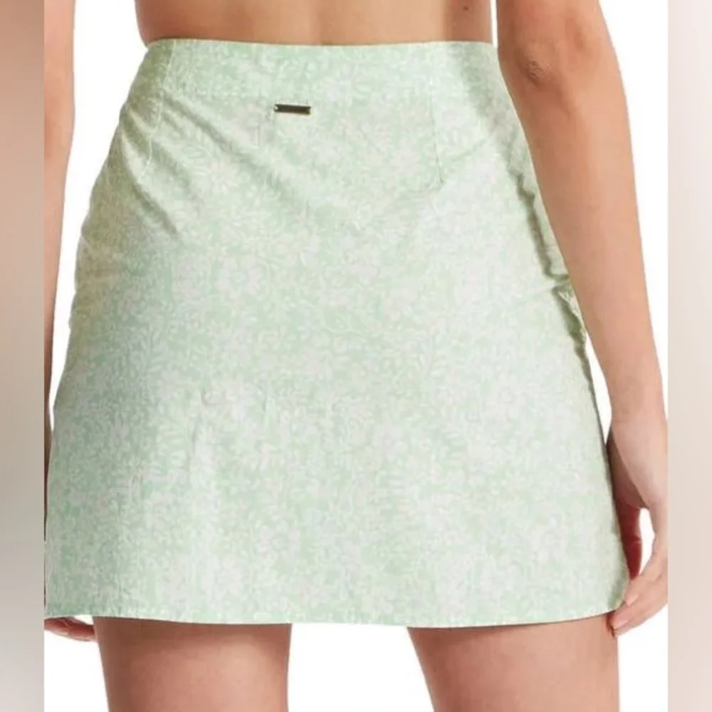 Billabong Tropic Sun Skirt in Honey Dew Mini A-Line Floral